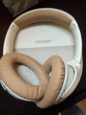 Bose Over-Ear Headphones - White & Tan Cushions